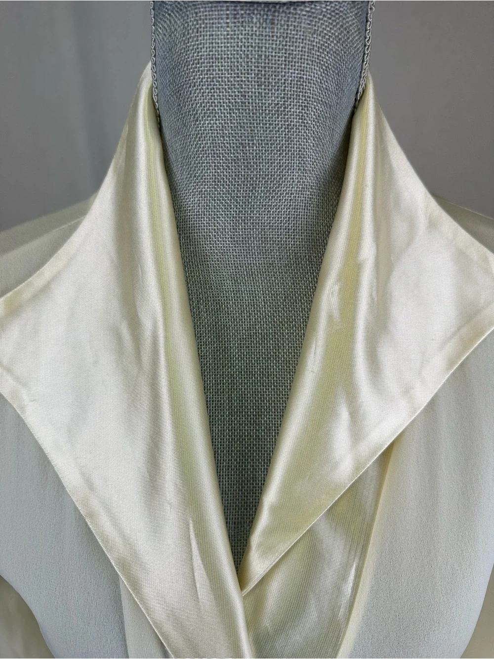 Vintage Ivory Satin Trim Long Robe Womens M Loungewear Elegant Feminine Bridal
